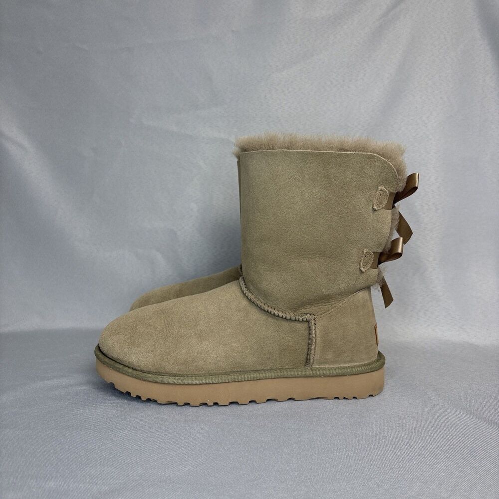 Womens UGG Boots Sz 9 Bailey Bow  Short ALP Antelope Green Suede Boho Festival - Picture 6 of 16